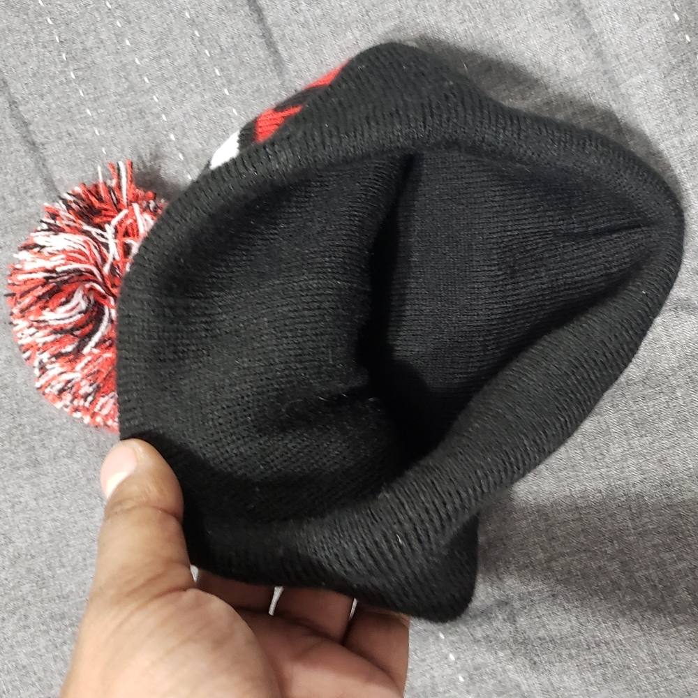 Deadpool beanie hat - Picture 3 of 3
